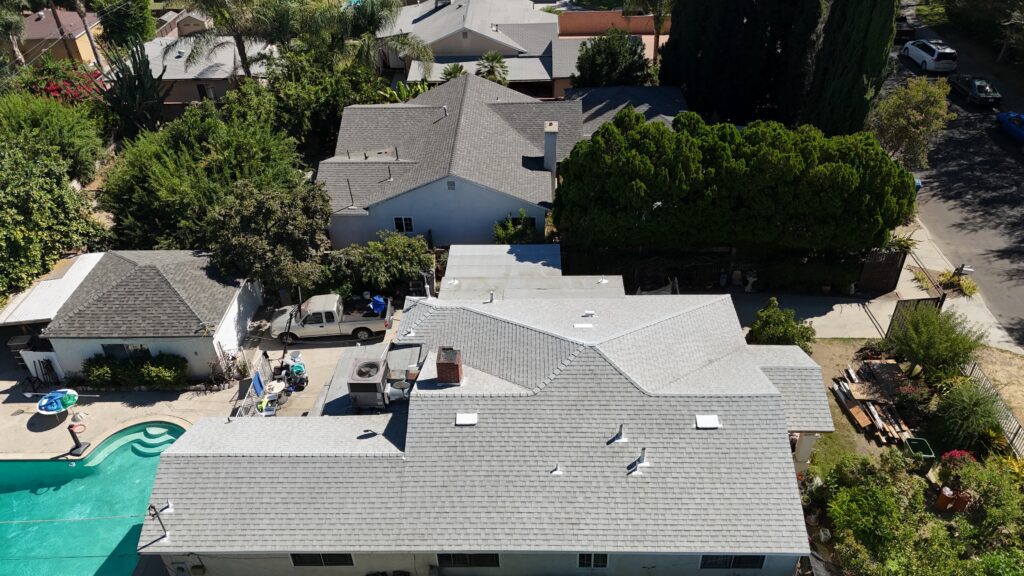 Roofing contractor in Simi Valley